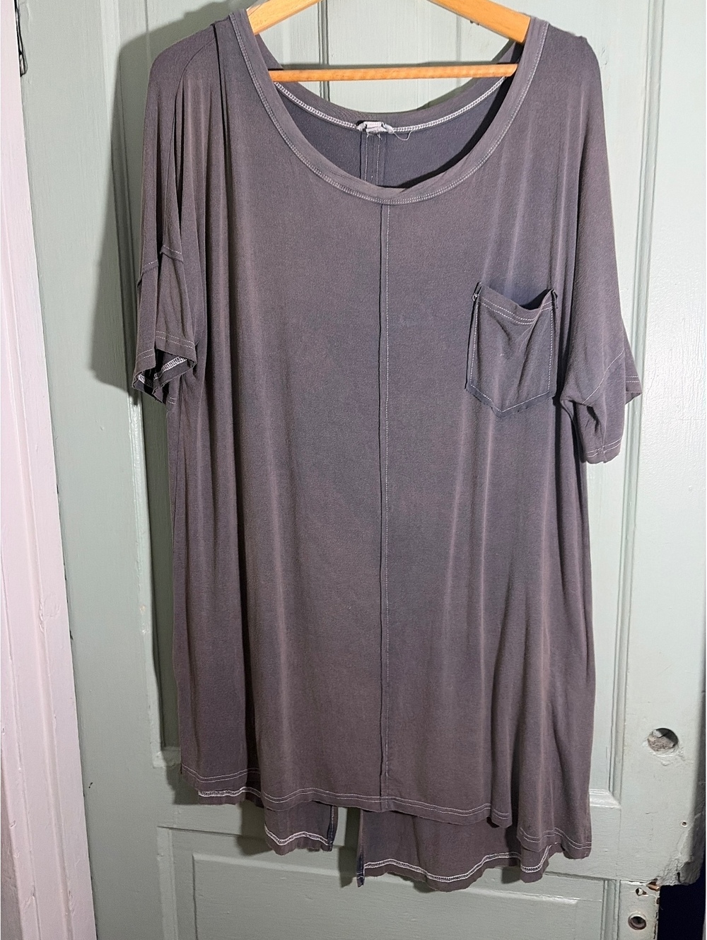 POL Relaxed Fit Rayon Spandex T-Shirt with Pocket - Size Small fits XL